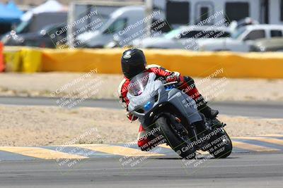 media/Apr-10-2022-SoCal Trackdays (Sun) [[f104b12566]]/Turn 2 (1135am)/